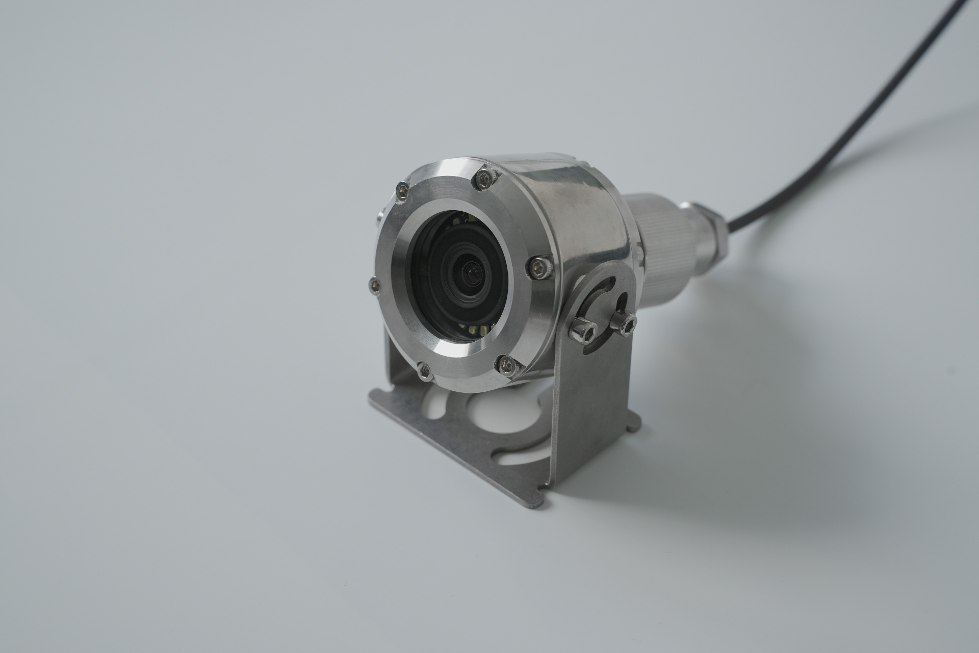 赋能深海探测：基于PDAPPLY定制模组的500米级超低照度水下监控探头